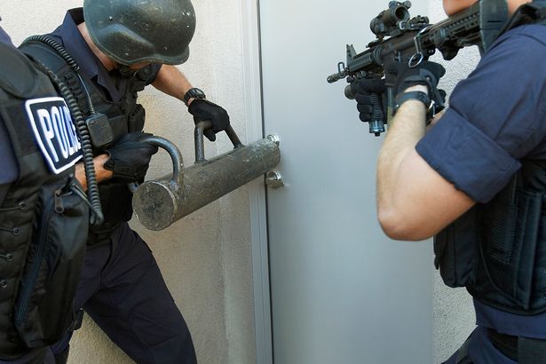 police-officers-breaking-down-doors.jpg